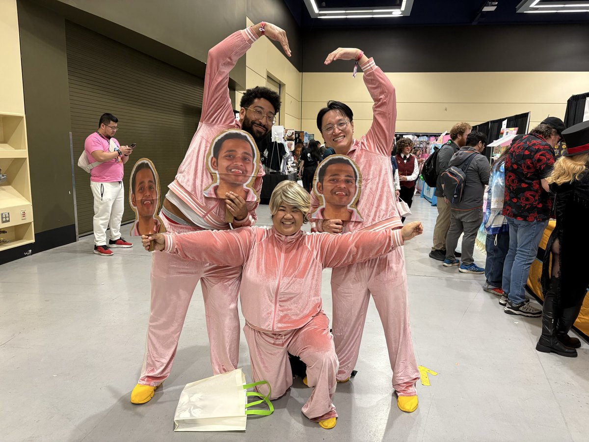 scrimsyyy's tweet photo. HELP #sakuracon #boythrob #throbmob https://t.co/GuJKF5Hlaf