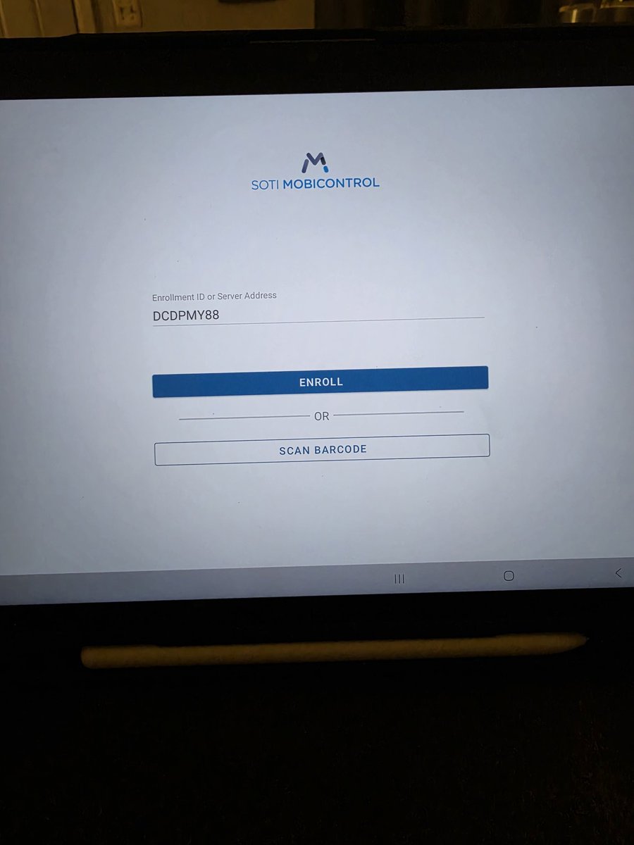 RSoeprasetyo's tweet photo. I have been on hold with @Verizon for 1 hour so far because this screen is what I get when I start up my brand new tablet. #typical https://t.co/TuoPBPESDh
