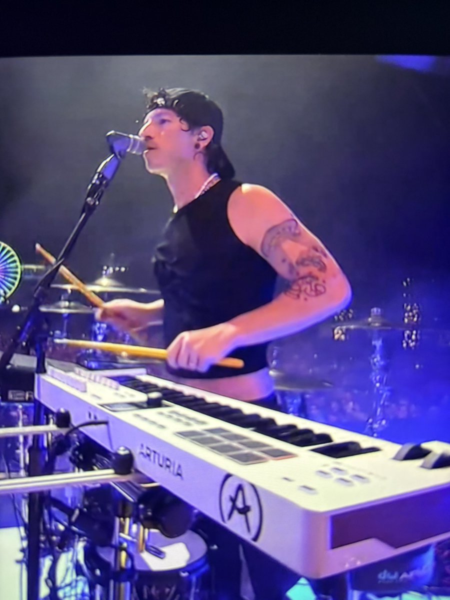 .ari ⊬ 🌙 tweet media