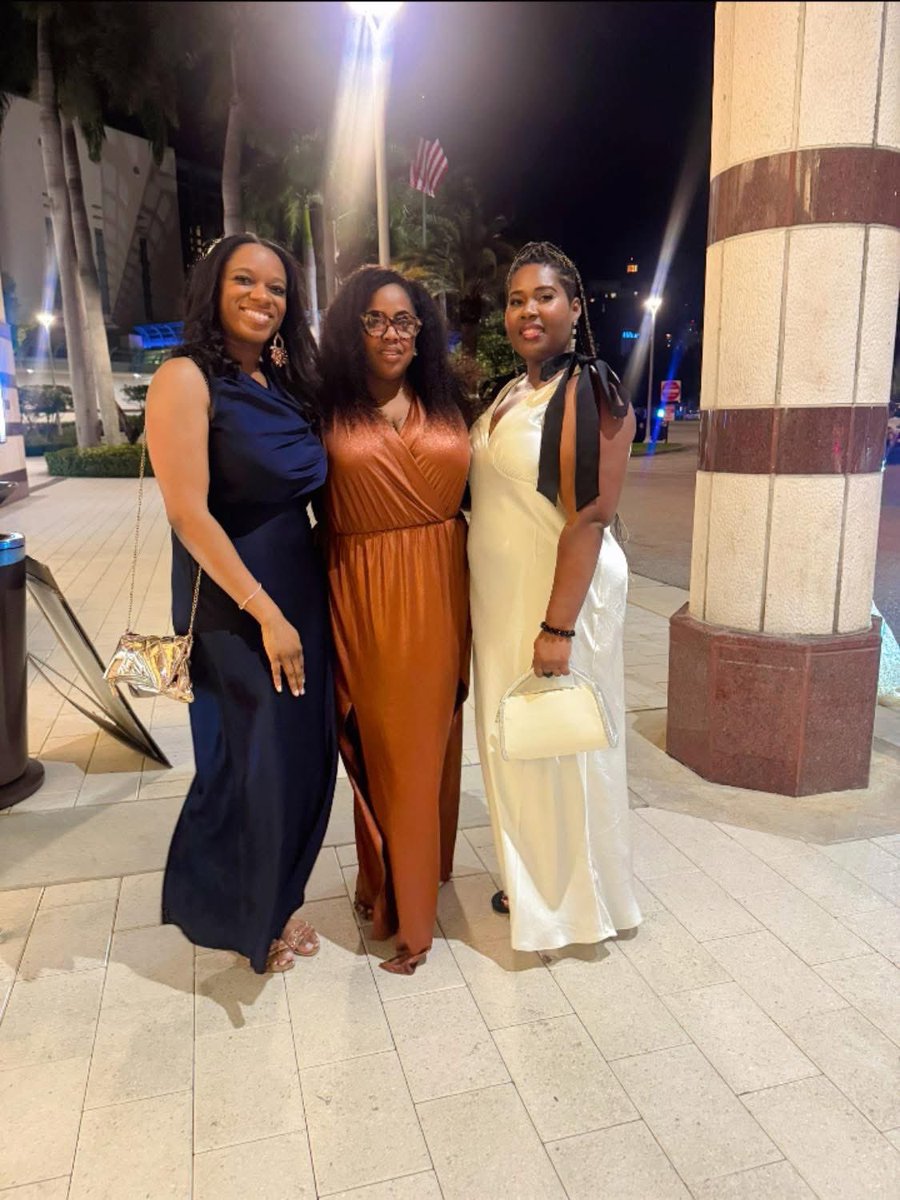 Cassandra Wisdom 💟 tweet media