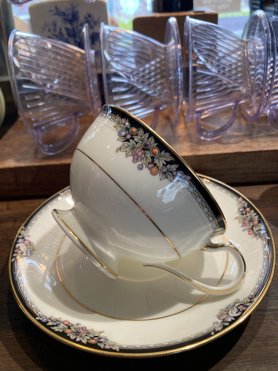 kaze_coffeeshop's tweet image. おはようございます。
風珈琲店、オープンしました。
比叡山山頂付近は曇り空。
今朝の一杯は、
#noritake カップ＆ソーサー
今日もよろしくお願いします。