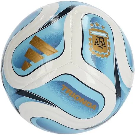crowdsidewing's tweet photo. @nocontextfooty Best part is that’s a cheap $25 soccer ball from Mr luxury https://t.co/zSuUOExA64
