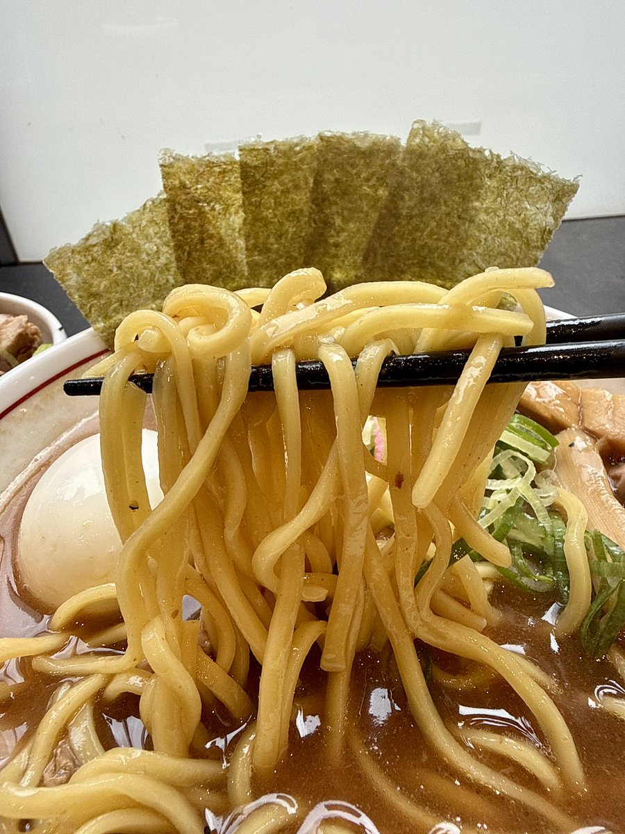 p_butayaro's tweet photo. #GANPAI さんのSP豚骨中華そば（太麺変更）+チャーシュー丼
夜勤明けGANPAI さんへ直行し、豚骨パワーチャージ‼️これまた太麺も美味かったなぁ✨ご馳走様でした😋

#ラーメン #らーめん #豚骨ラーメン #日ノ出町 https://t.co/C3lBo0QDkA