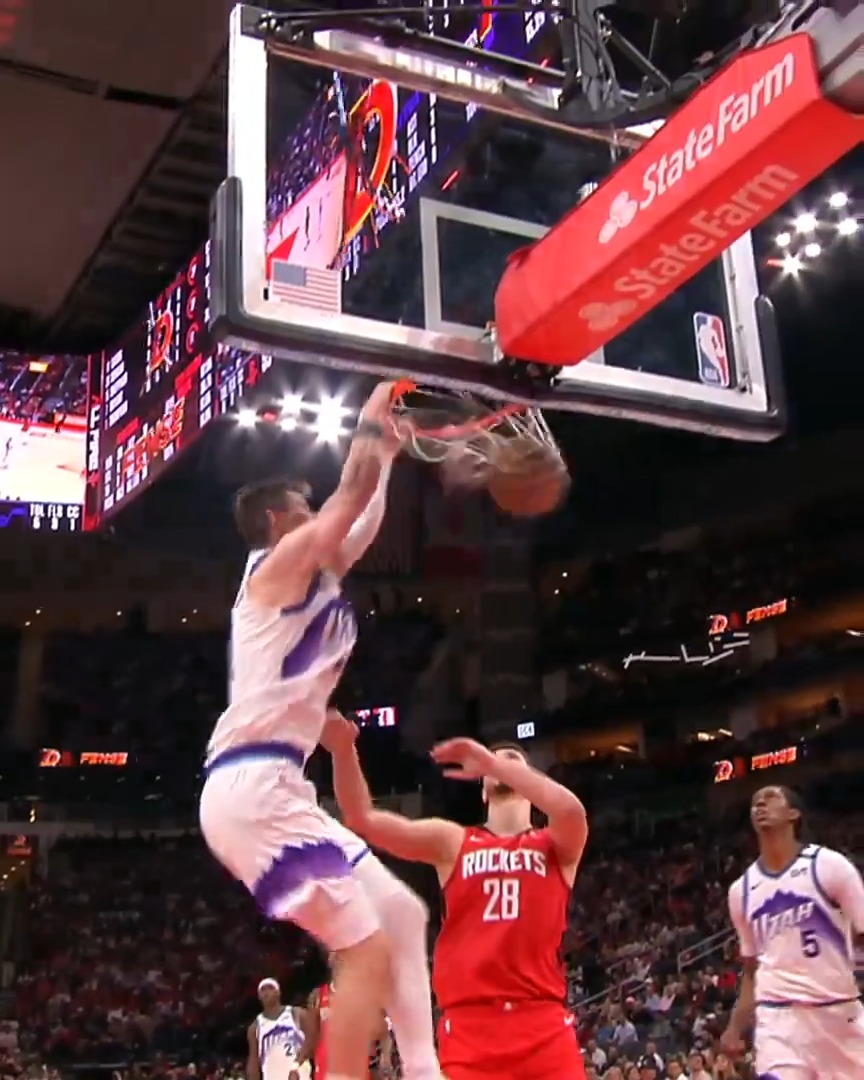 Flip... TO FLIP 😳
that's an A+ in improv 👏