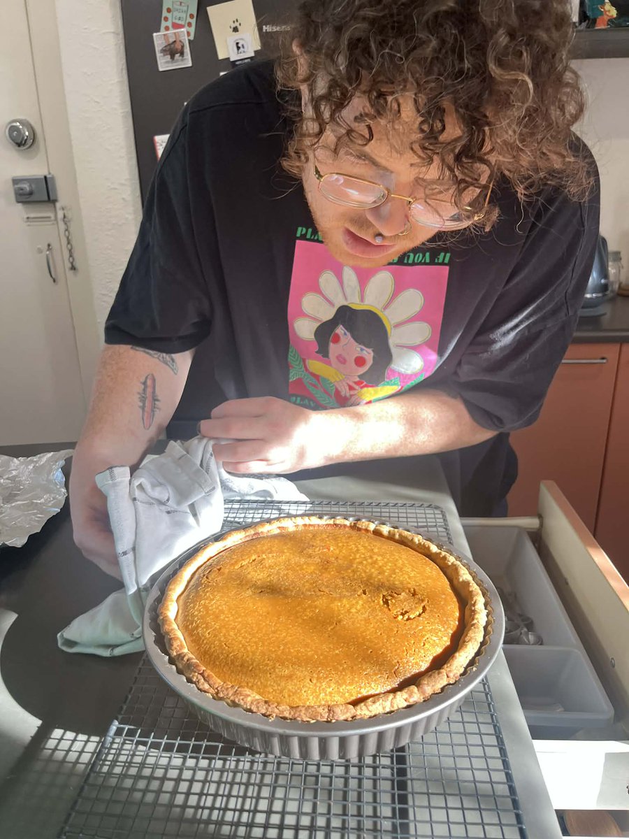 StrongGenderFemme tweet media