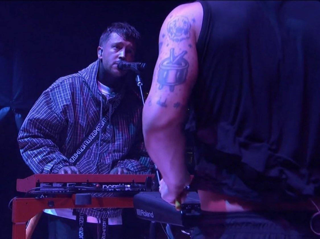 christina ⋆˚࿔ tweet media