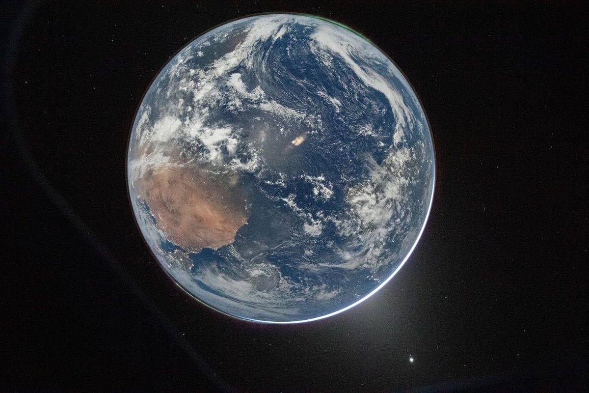 MadhaviBasnet's tweet photo. Planet Venus joined our selfie https://t.co/IPbYkMMIp5