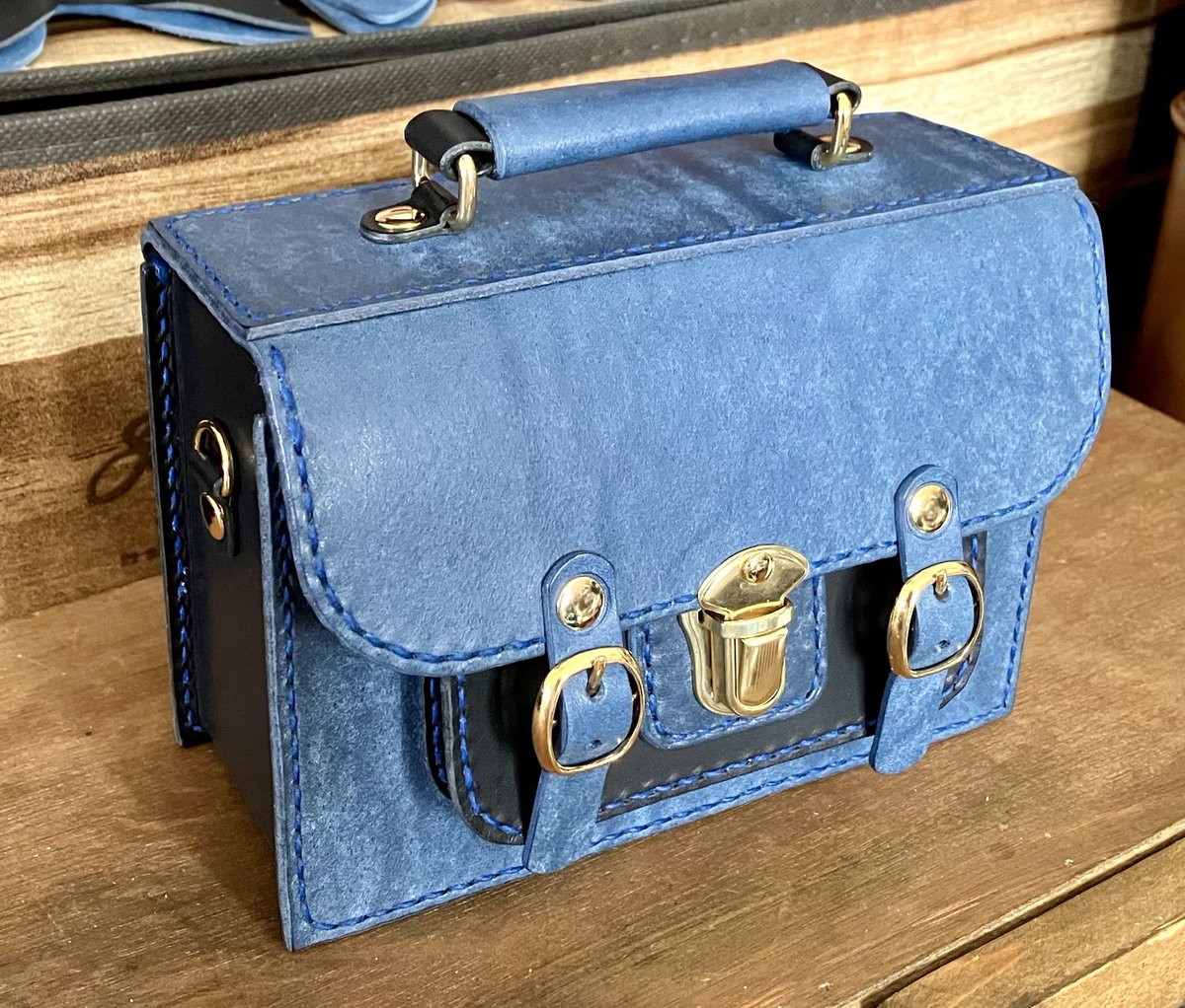 sora_leather's tweet photo. 【過去作】
鞄型のデッキケースです✨ https://t.co/HWaxMFX8Ah