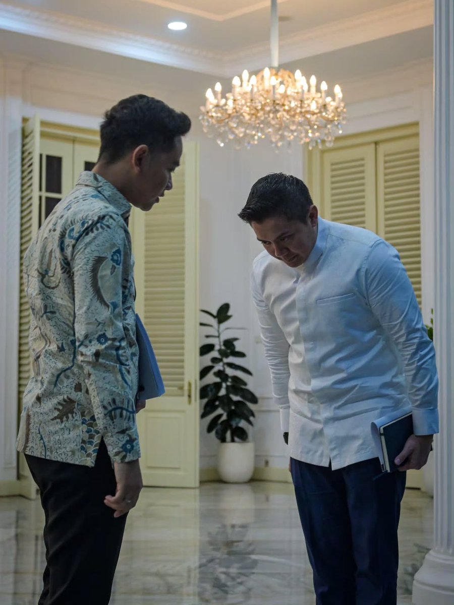 Miss Tweet | tweet media