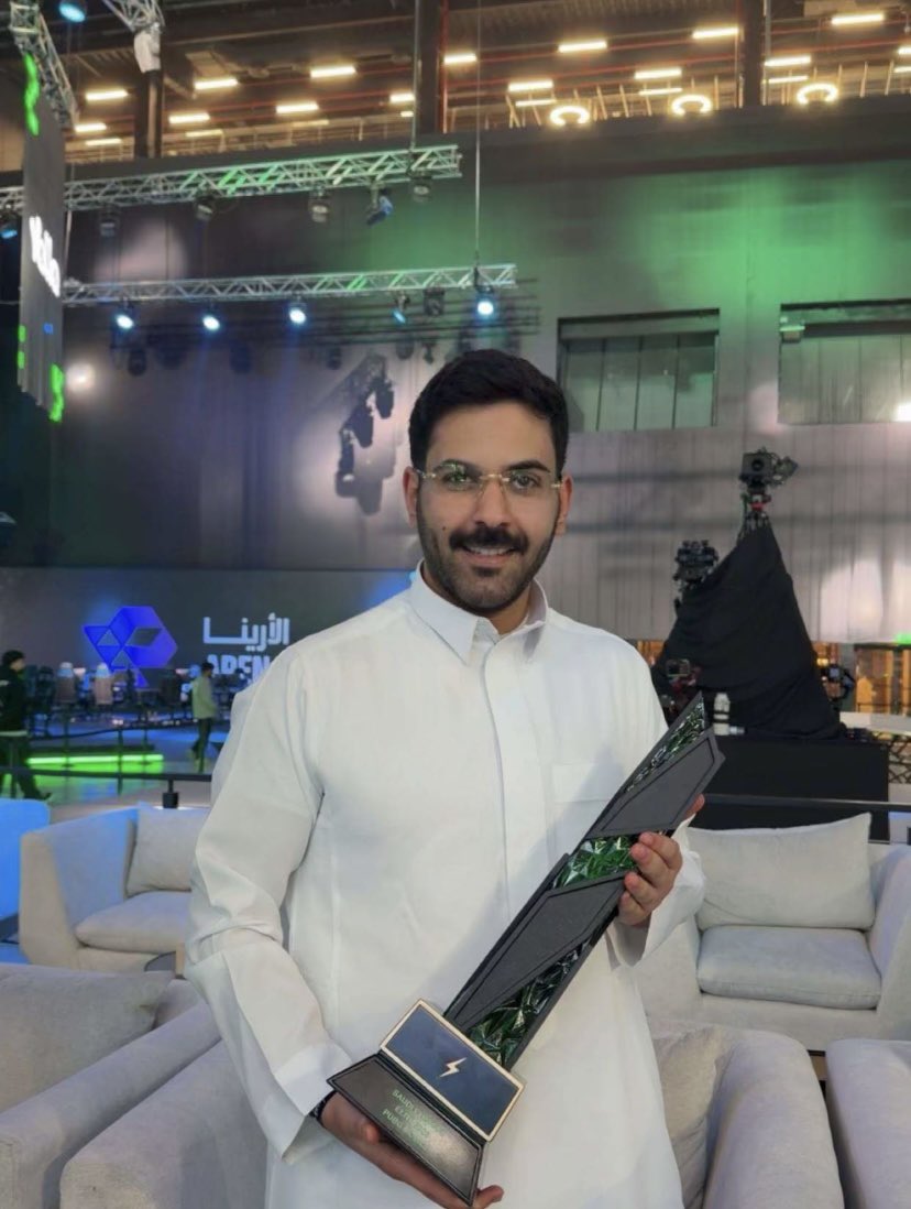 njwd70000's tweet photo. اساس ار ايت 🩶 https://t.co/g6qM9HezNs