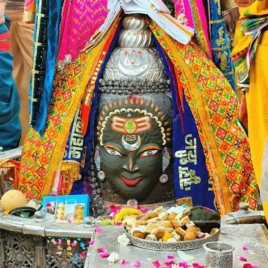Prem44325040's tweet photo. 🙏🌹*Jai Shree Mahakal*🌹🙏
*श्री महाकालेश्वर ज्योतिर्लिंग का भस्म आरती शृंगार दर्शन*
*04-04-2026 कण-कण में महादेव* https://t.co/YDu3vKD0LK