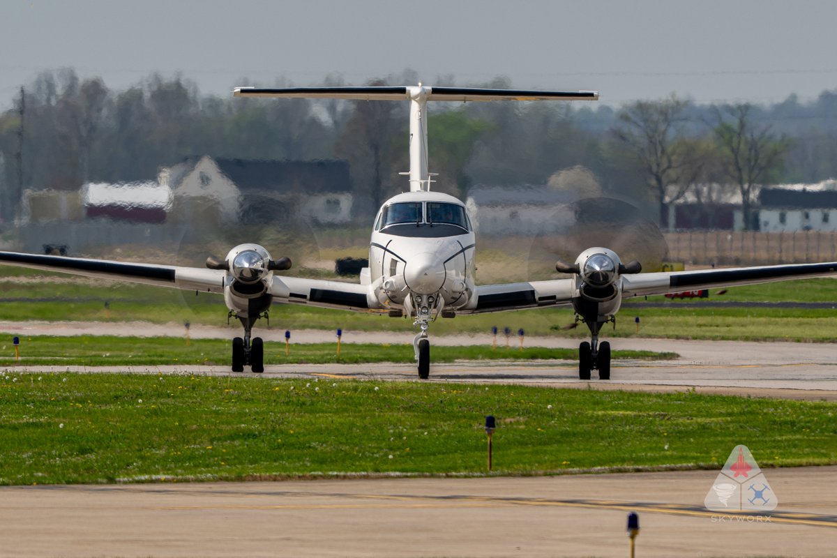 Skyworx_Media's tweet image. A bunch of early morning C-12 action at KOWB this week.  Here's good old 00257 out of Fort Knox, KY doing a couple of breezy laps a few days ago.

#aviation #usarmy #avgeek #kentucky #c12