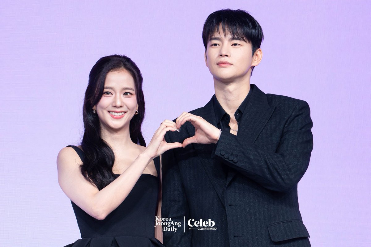 KDramaHandle's tweet photo. Seo In Guk on his chemistry with BOYFRIEND ON DEMAND co-star BLACKPINK's Jisoo:

"I went to a karaoke bar with Jisoo and sang 'Our Love Remains the Same' together. It was a true honor. " https://t.co/D27CAy3ibs