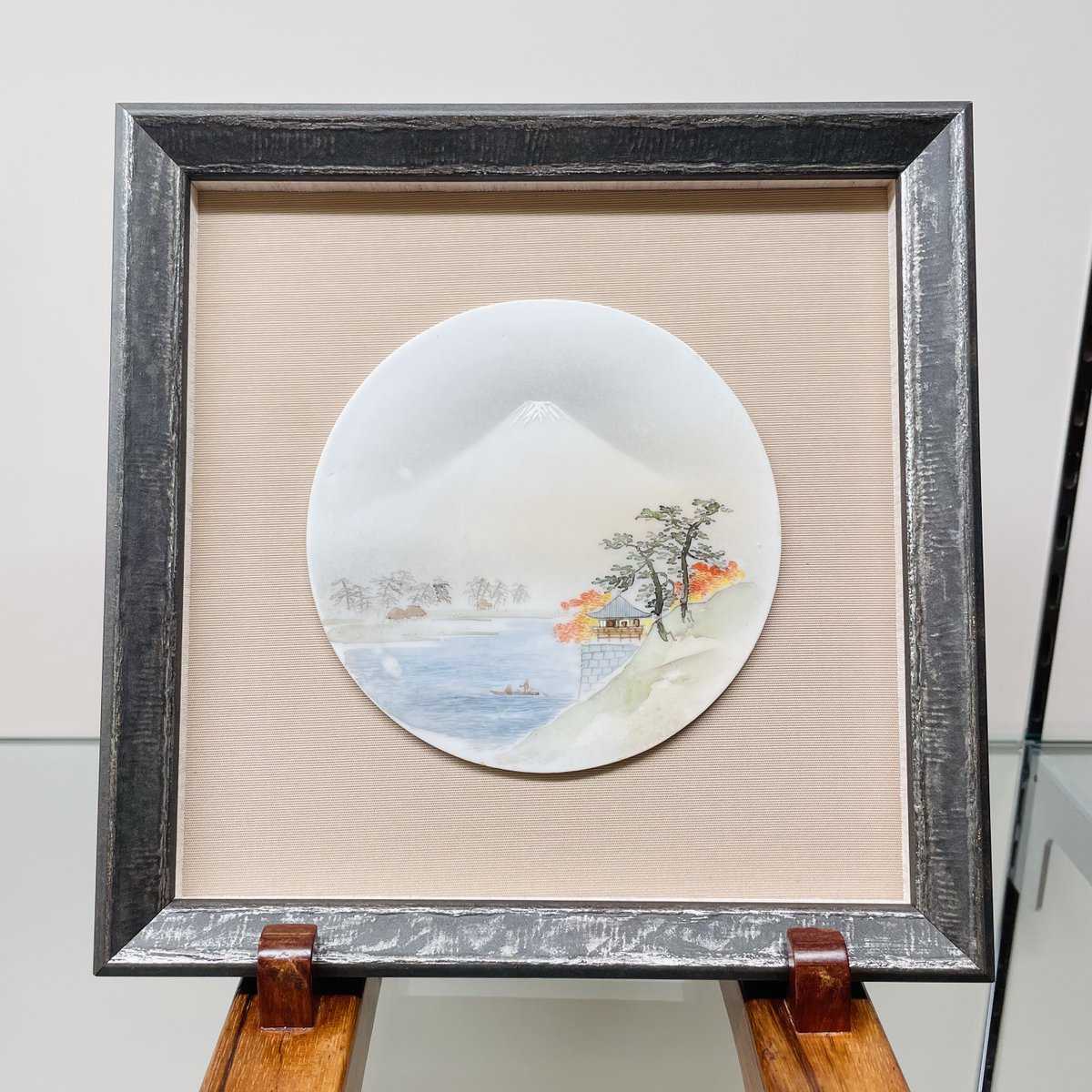 富士山の絵が入った額縁 白磁 陶器 富士山の絵が入った額縁 白磁 陶器