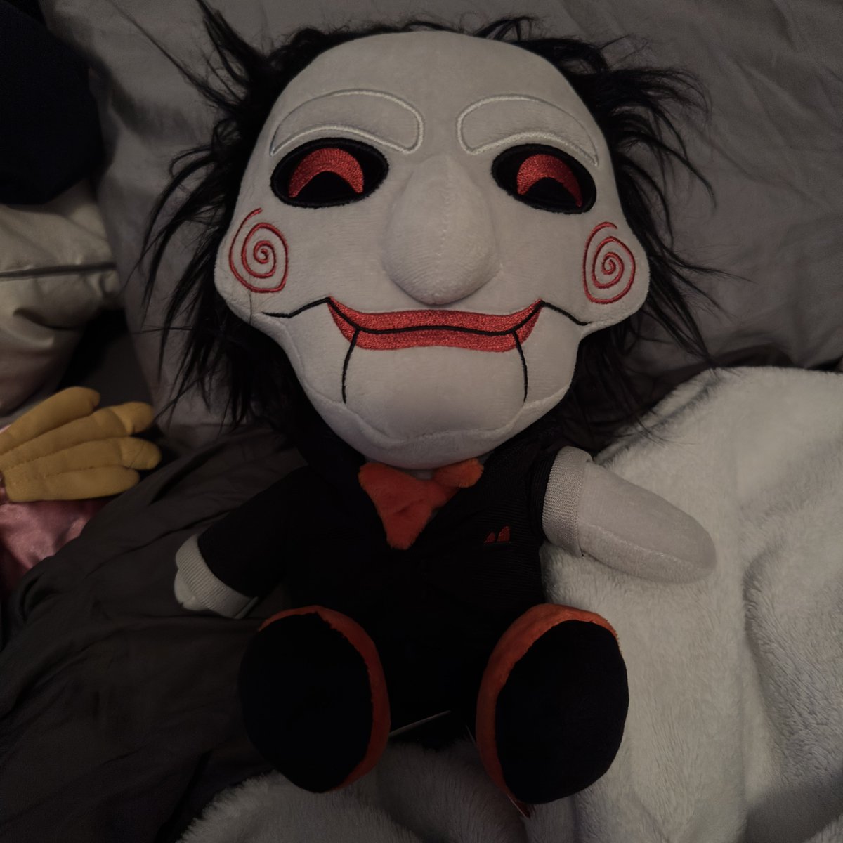 ♱⃓ L tweet media