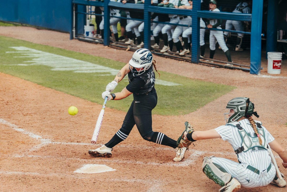 UTSASoftball's tweet image. Friday Flicks 📸

#BirdsUp 🤙 | #LetsGo210 | #PluckEm 🪶