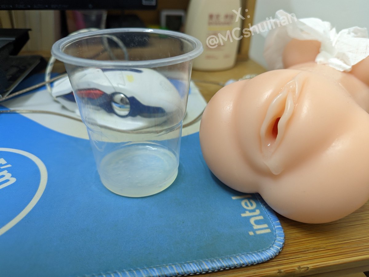 禁欲了七天吧
昨天在晨勃的时候顺着发情打了一发🥵
喷了我一身……
弄的被子上都是🥺

然后下午回家之后
还是硬邦邦的🤤
非常舒服的用杯子自慰💦

结束之后还是会有点淡淡的发情呀……
#自慰
#射精