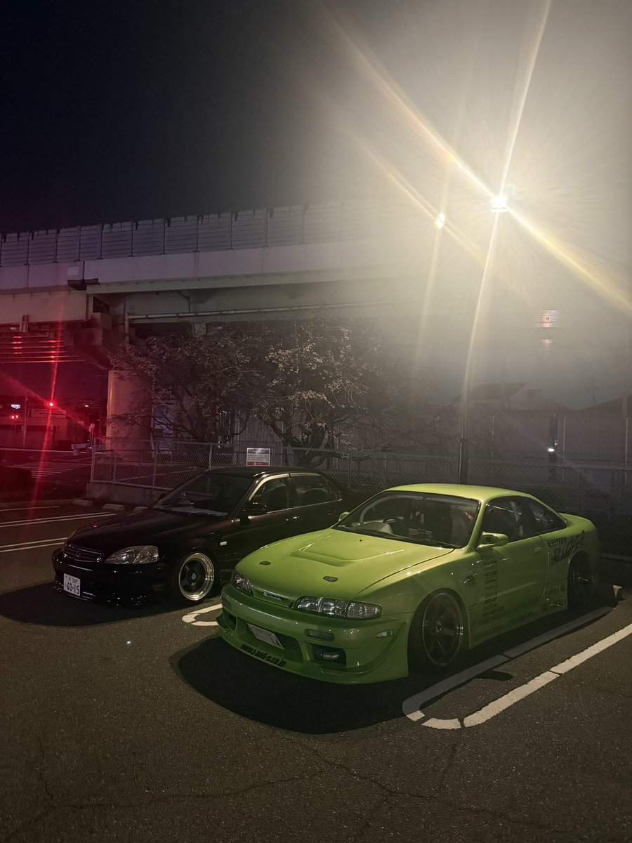 ご飯食べに行ったとこ
たまたま桜咲いてたけど爆光すぎて
綺麗に撮れんかった🙂

雨続きやし今年は撮りに行けなさそう