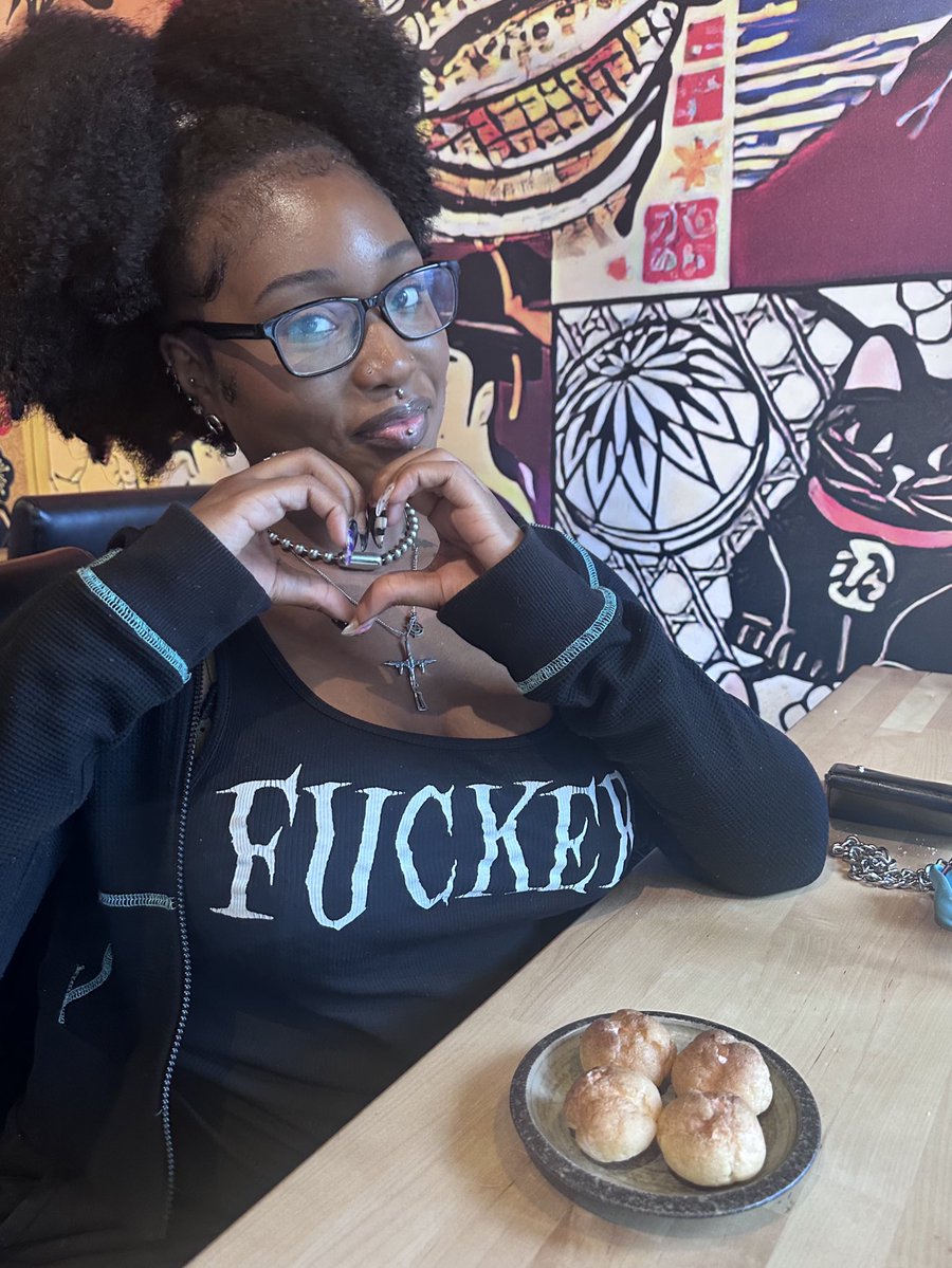 ☠︎︎ tweet media