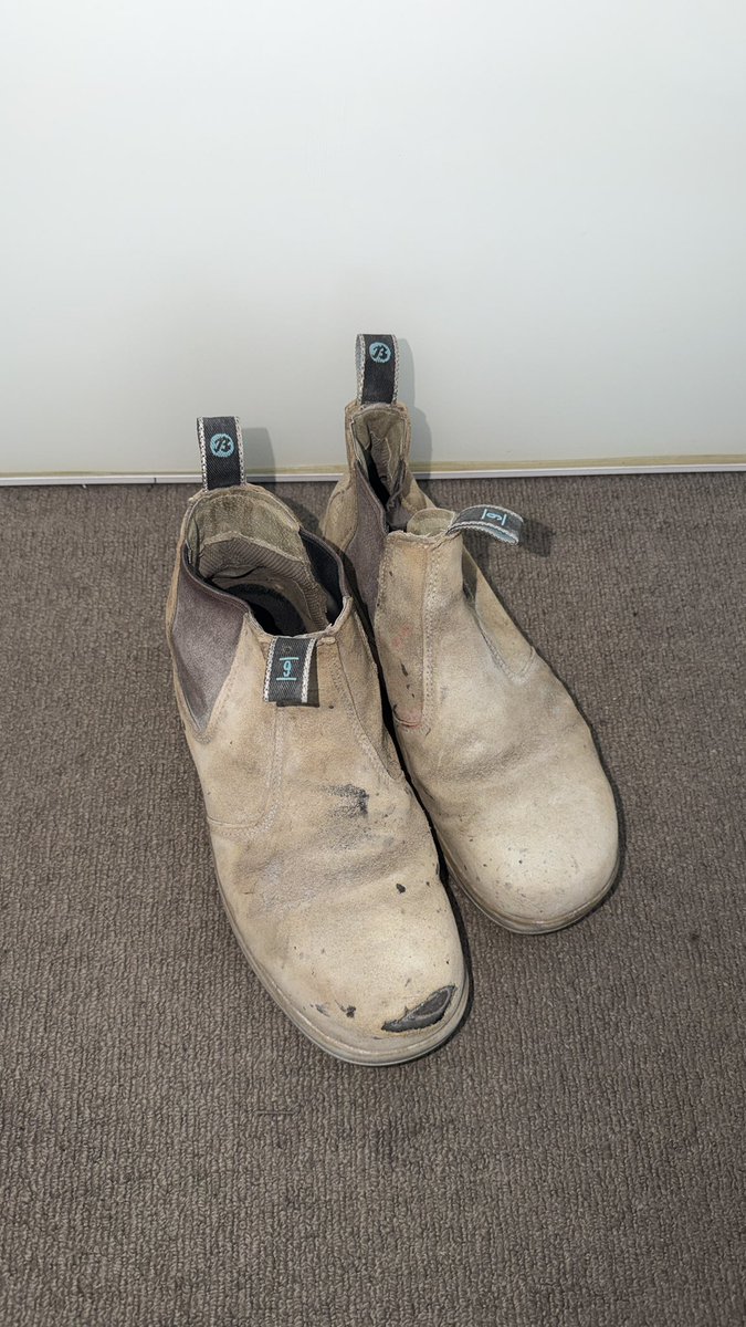 A pair of old work boots off to a lucky sub 🥾👇😈