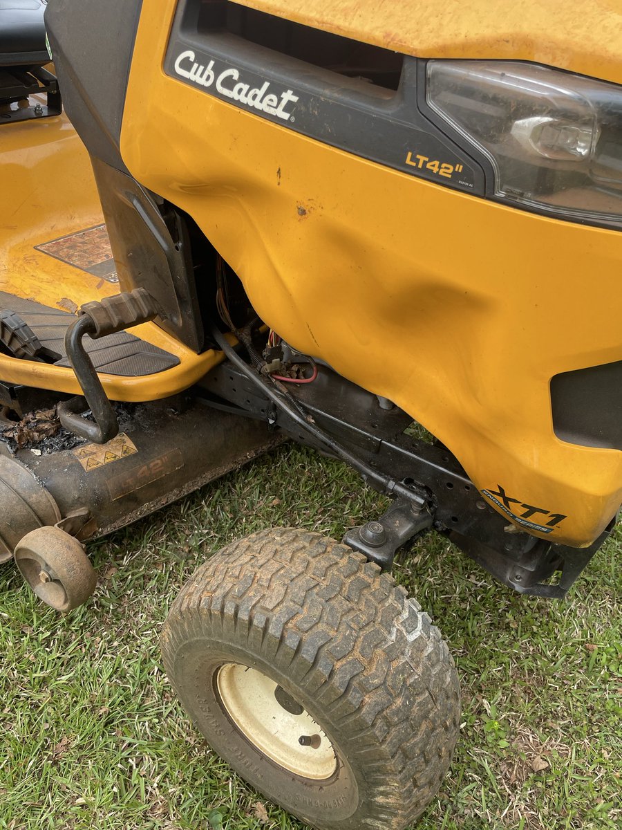 tcbcdj's tweet photo. @CubCadet_USA I’ve never had a lawn tractor catch on fire while using it before (or any other time for that matter). That is until today while mulching leaves on my fiancée’s Cub Cadet lawn tractor. https://t.co/efHzFhP6Xr