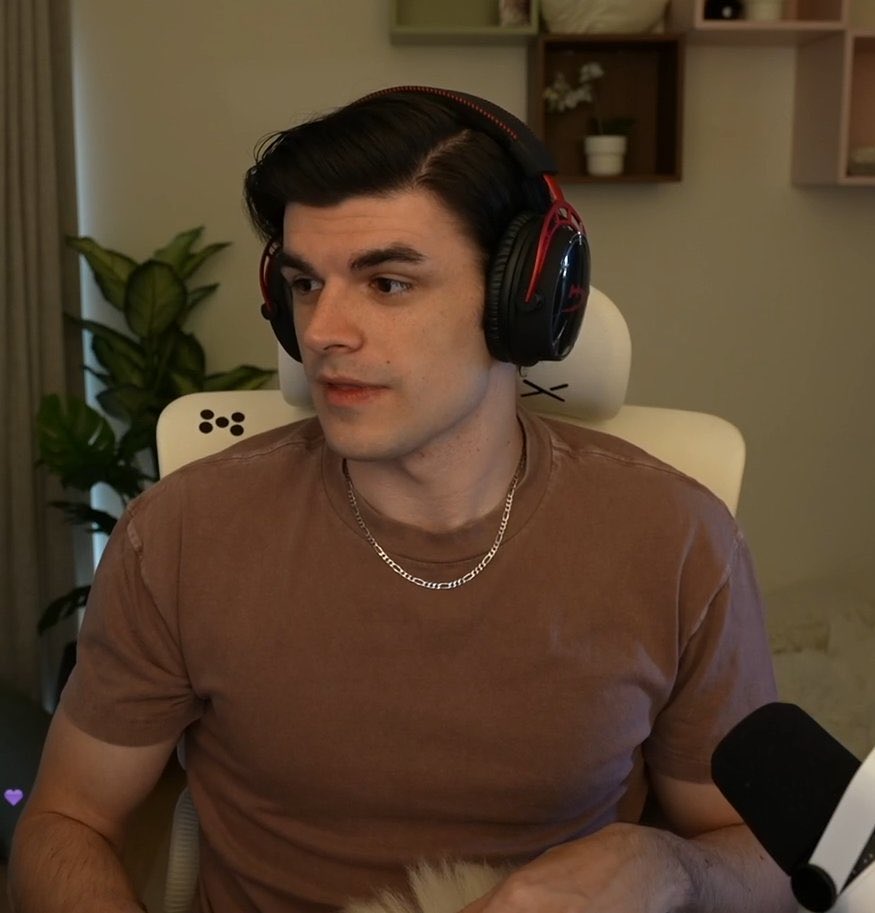 Alexa⟭⟬⁷ ⊙⊝⊜ | 🦈💛💜 tweet media