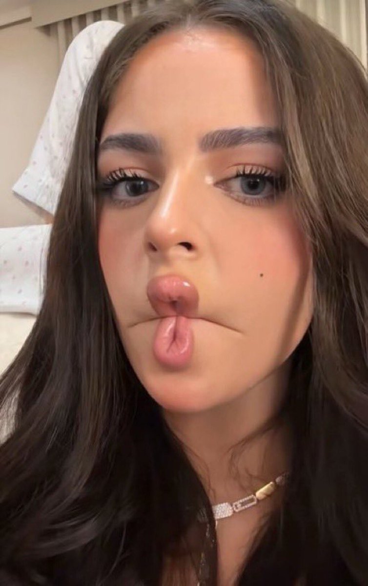 مشاهير فيك🐽 tweet media