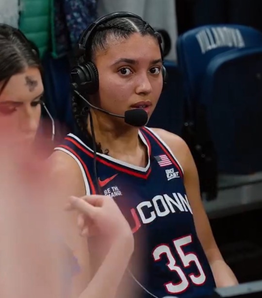 pau 𓏲⋆.˚ tweet media