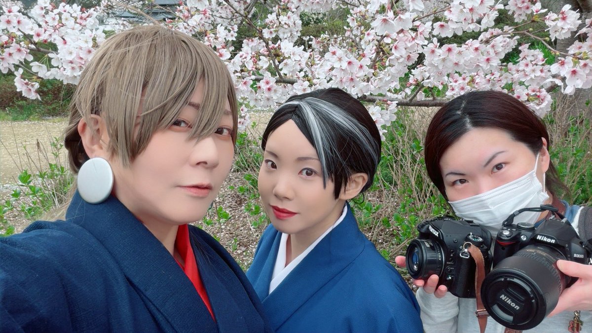 000yoshino000's tweet photo. 鳥子さん長田と桜撮影🌸ありさんに撮ってもらいました！ありがとう！ https://t.co/r9HewERasa