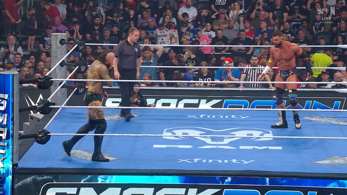 PraveVlogs tweet media