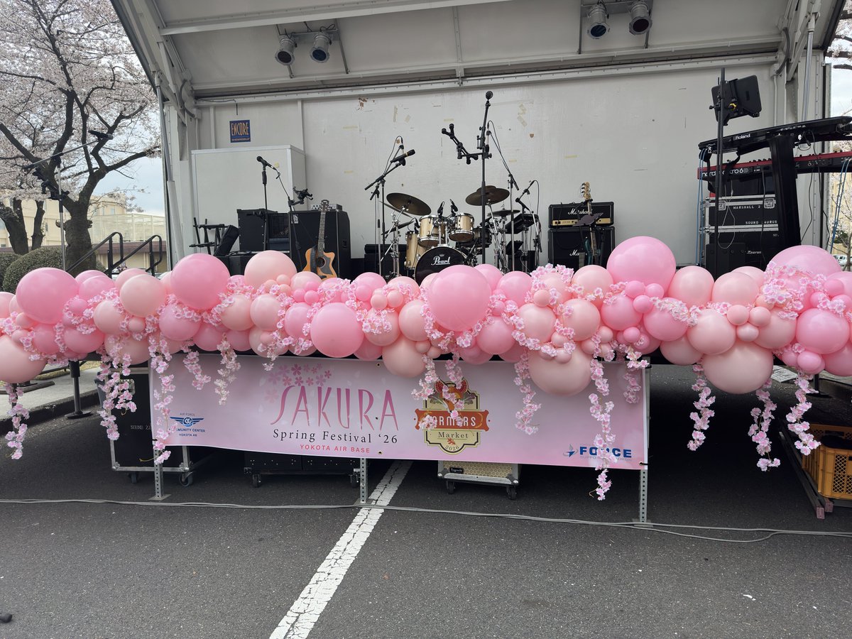 iPhone片手に横田基地 ️おばちゃんのサクラ・スプリング・フェスティバル 🌸4/4 とりあえず回ってきました #横田基地 #アメリカ空軍 ...