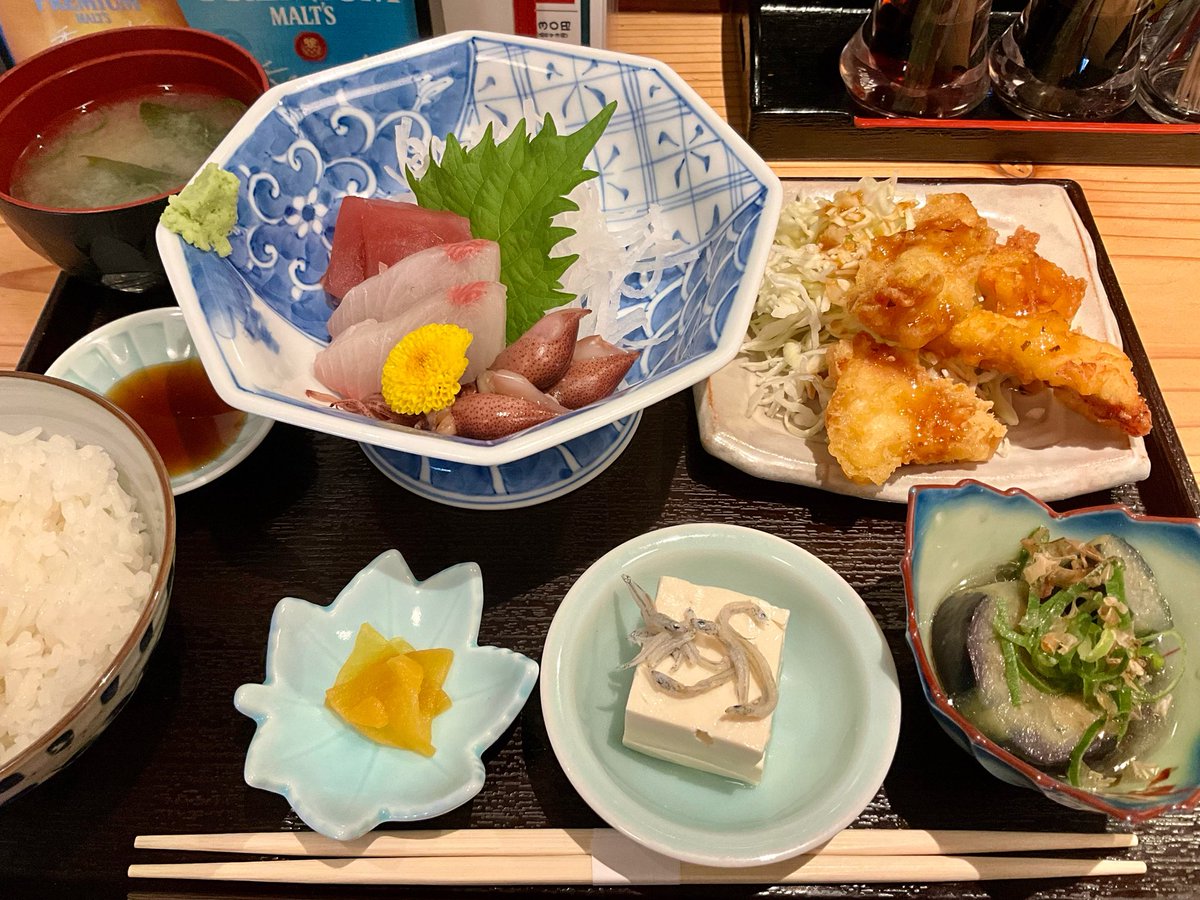 hishy18's tweet photo. #SOF778
#GOODISGOOD 

「刺身もお肉も両方食べたい」時に
「今日のお刺身と鶏天定食」をオススメします🧡
罪悪感は全く感じません＾＾

＃鶏天
＃新鮮倶味
＃名駅店
＃一宮店 https://t.co/nqGRPdi4Tp