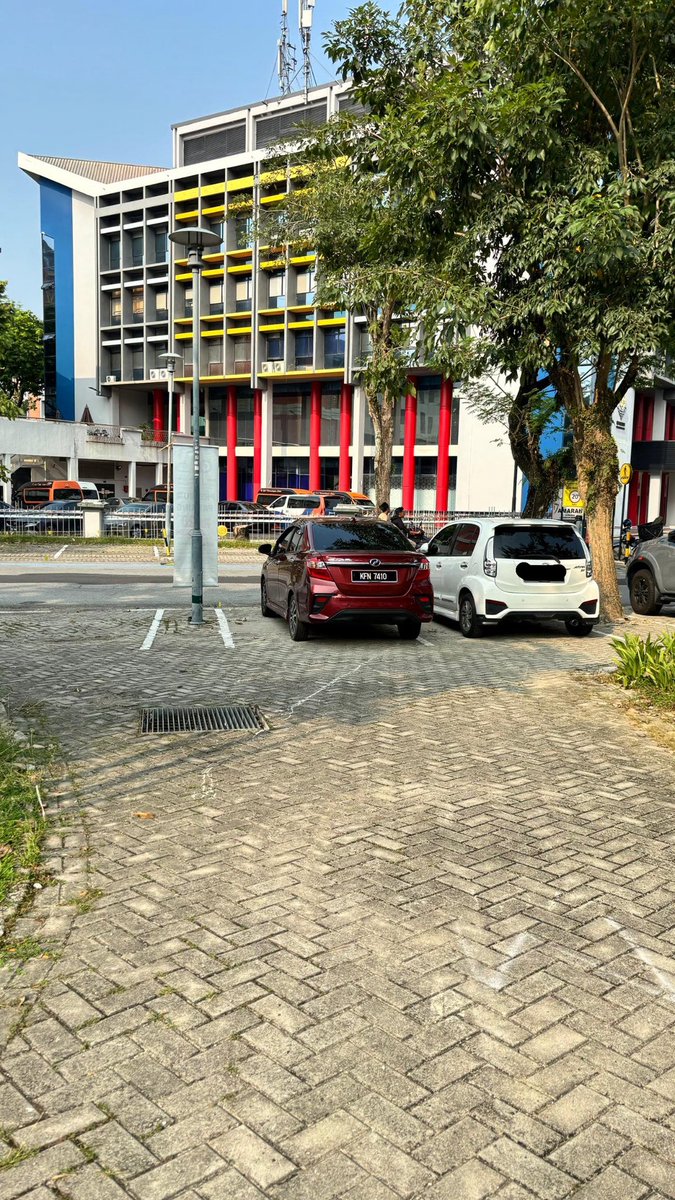 haennyux's tweet photo. Hi guys!!
We are here near Merchandise Booth, just find us here okay๐ค๐ค
#SHOW_WHAT_I_AM #SHOW_WHAT_I_AM_IN_KL
#IVEinKL #IVEinMY
#keepingservice #storageservice https://t.co/uYt2qQWSJg