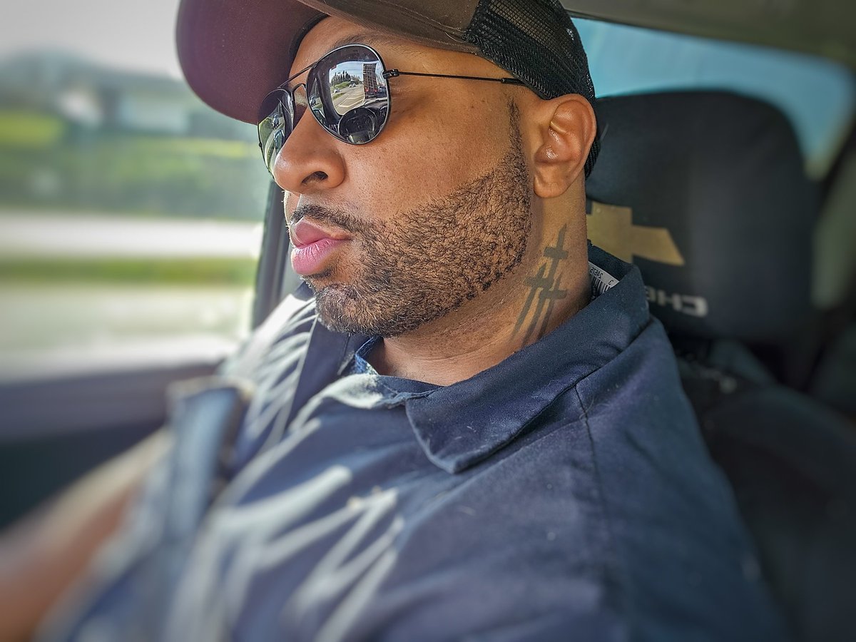 robert neal tweet media