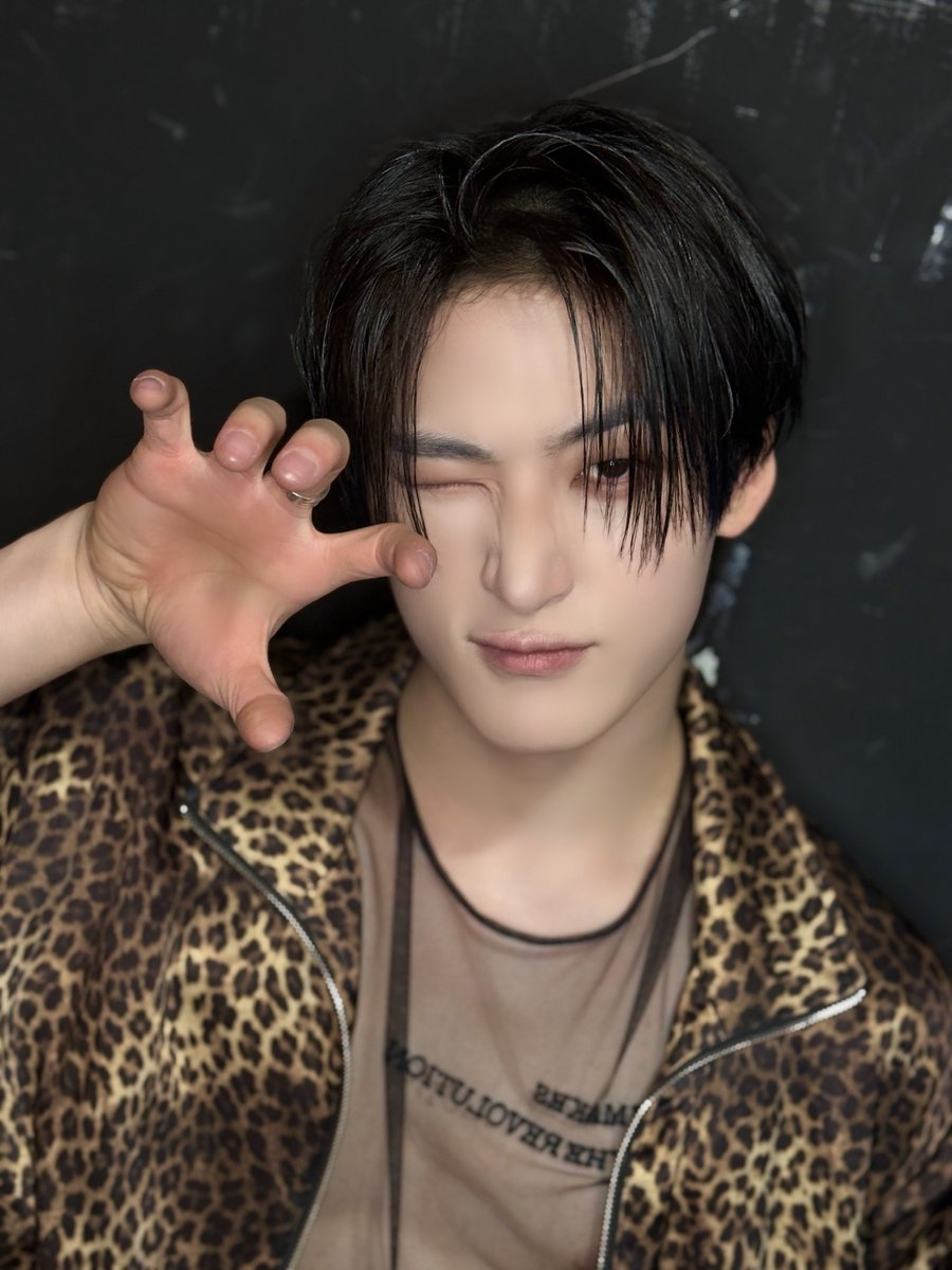 ALL(H)OURS tweet media