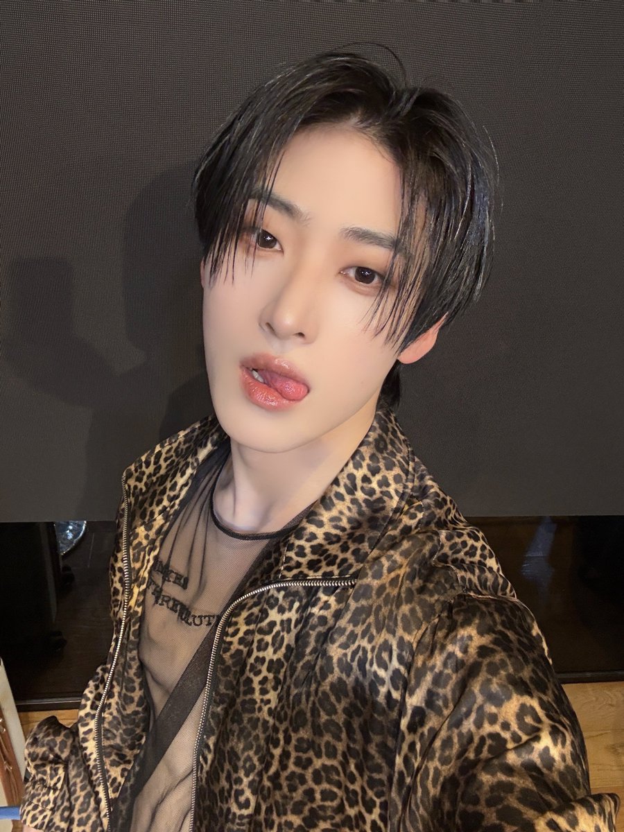 ALL(H)OURS tweet media