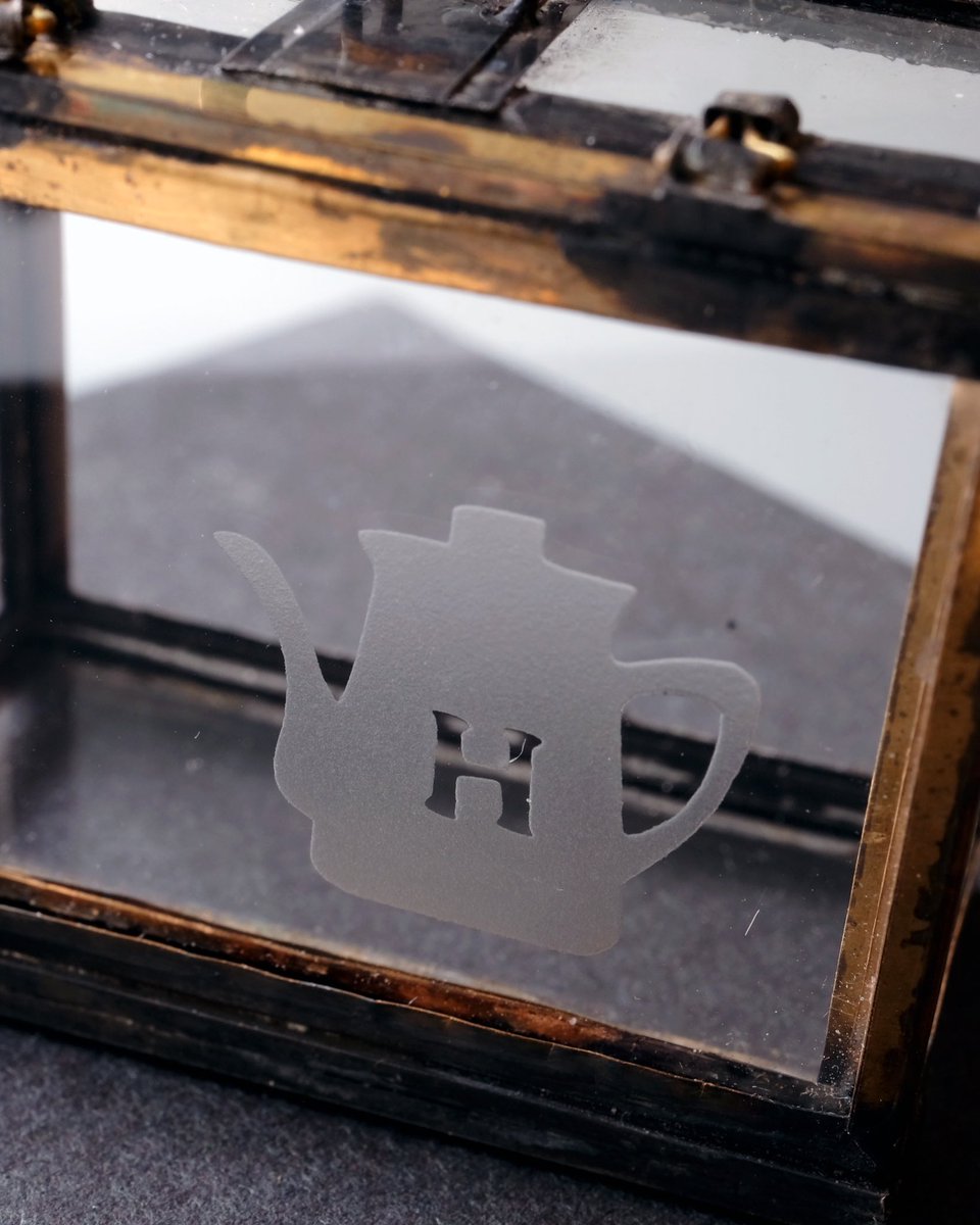 Upfarfield Dollhouse Salon tweet media