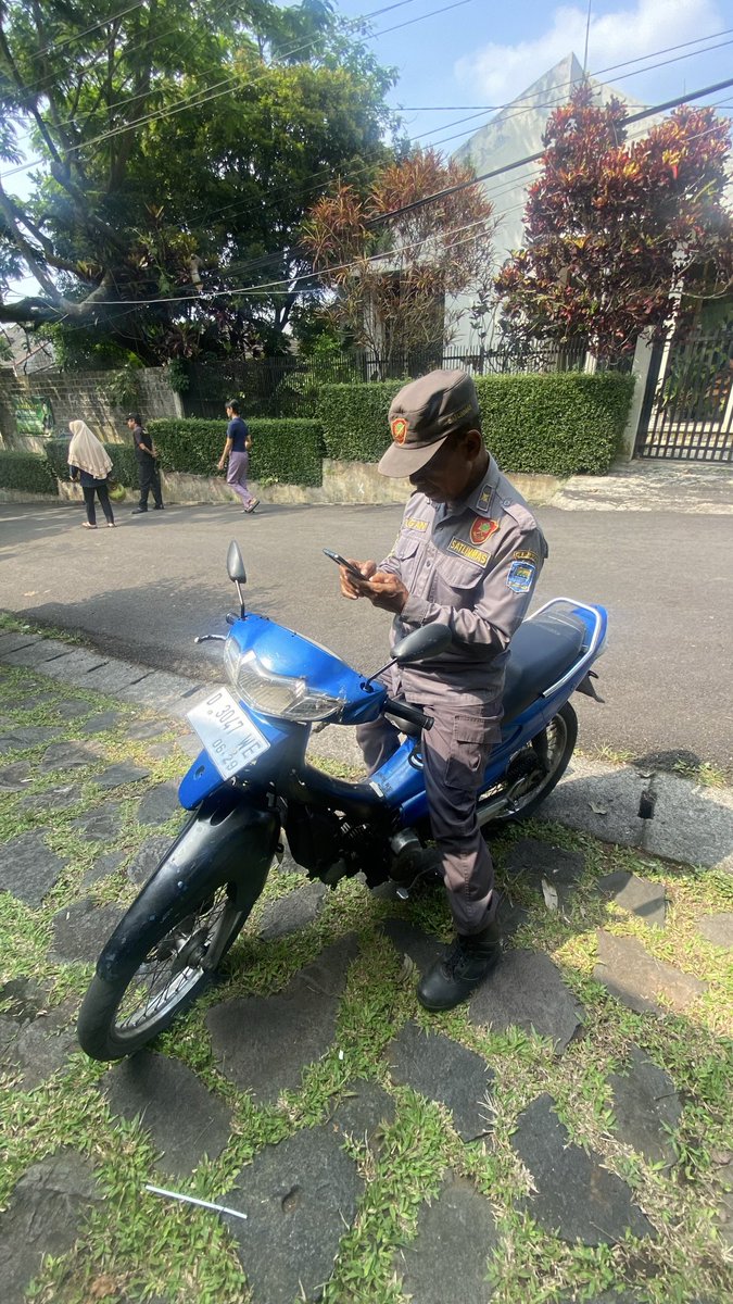 hekusuma's tweet photo. Pembawa kabar dari Astana Anyar. 1 April 2026. https://t.co/igpAWTdpA2