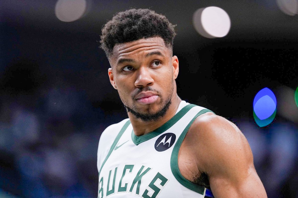 💣 Giannis pediu uma investigação aos Bucks: “Estou pronto para jogar hoje e não me vejo no 5 inicial. Dizerem-me para não jogar ou competir é como uma chapada na cara. Não sei qual é o jogo aqui, mas não quero fazer parte. Nunca vi um jogador do meu calibre ter de dizer