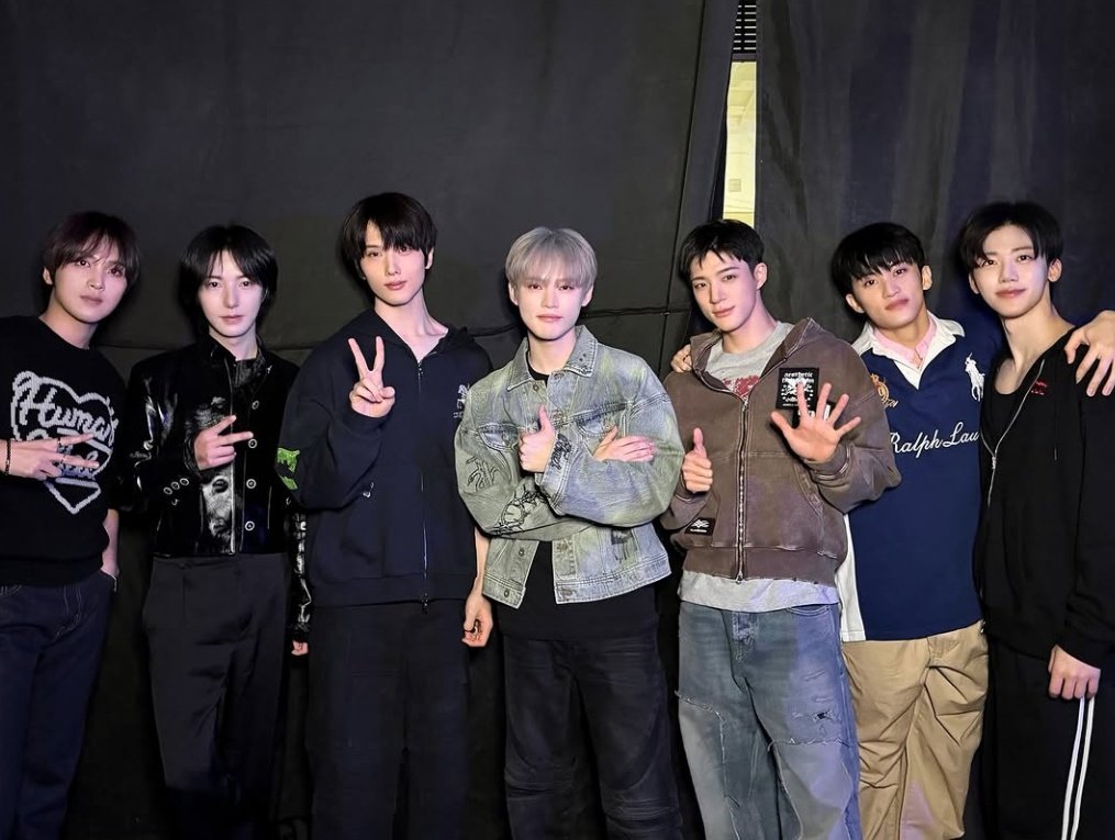 ampi la mujer de mark triste🥺 tweet media