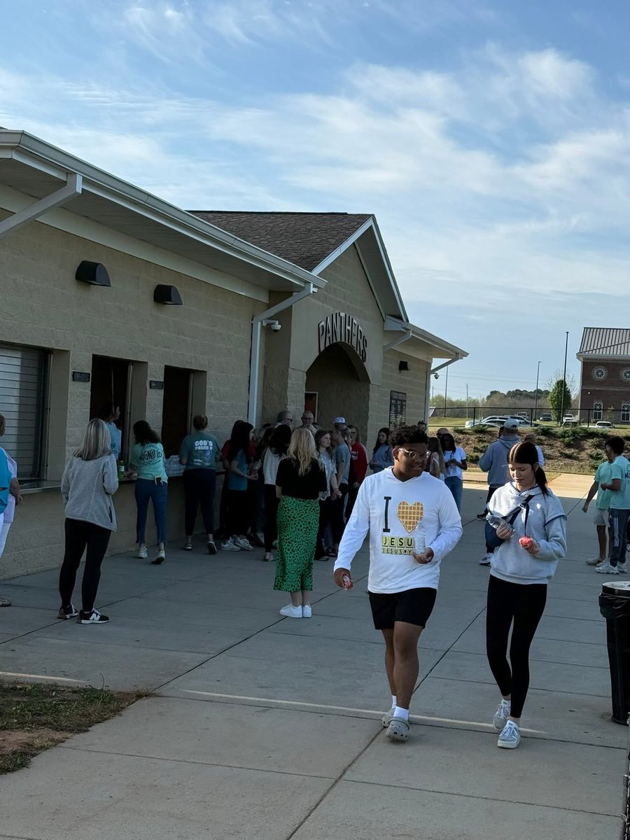 NWALFCA's tweet image. What a beautiful way to remember and observe Good Friday with a FCA Fields of Faith! #fca #fcaproven #fcafieldsoffaith