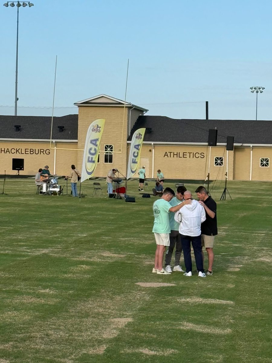 NWALFCA's tweet image. What a beautiful way to remember and observe Good Friday with a FCA Fields of Faith! #fca #fcaproven #fcafieldsoffaith