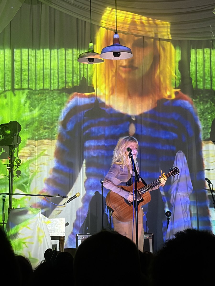 mads 👻 tweet media