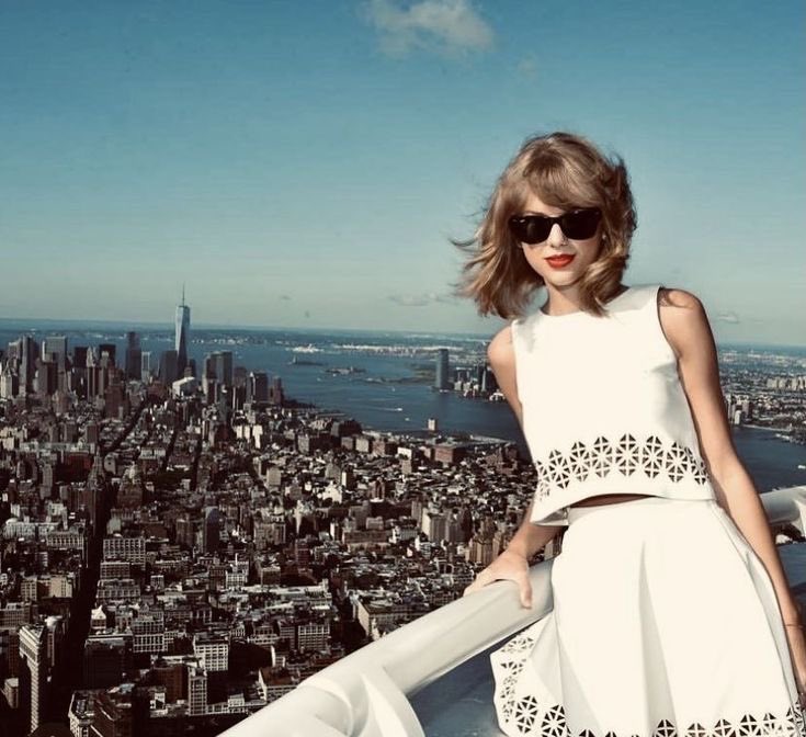 andii_soguez's tweet photo. Paralelismos cinematográficos 😮‍💨🫶🏻 los cd9 muy Welcome To New York 🗽 
@CD9 @taylorswift13 https://t.co/Ti0uXTZDkc