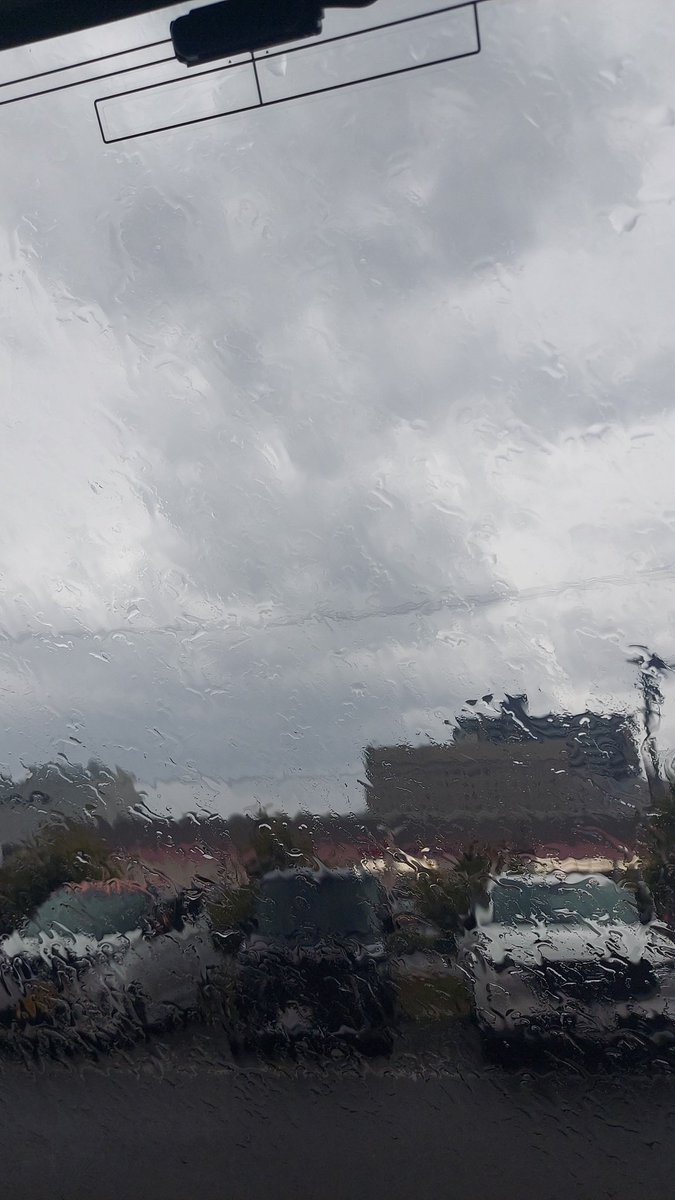 まったりモーニングして外出たら雨と風(；´_ゝ`)
慣れないことするなってことか？
(；・∀・)