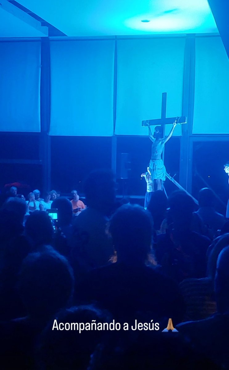 La Juventud Sigue a Jesús 🙏🏽
#VíaCrucis #Iglesia #Juventud