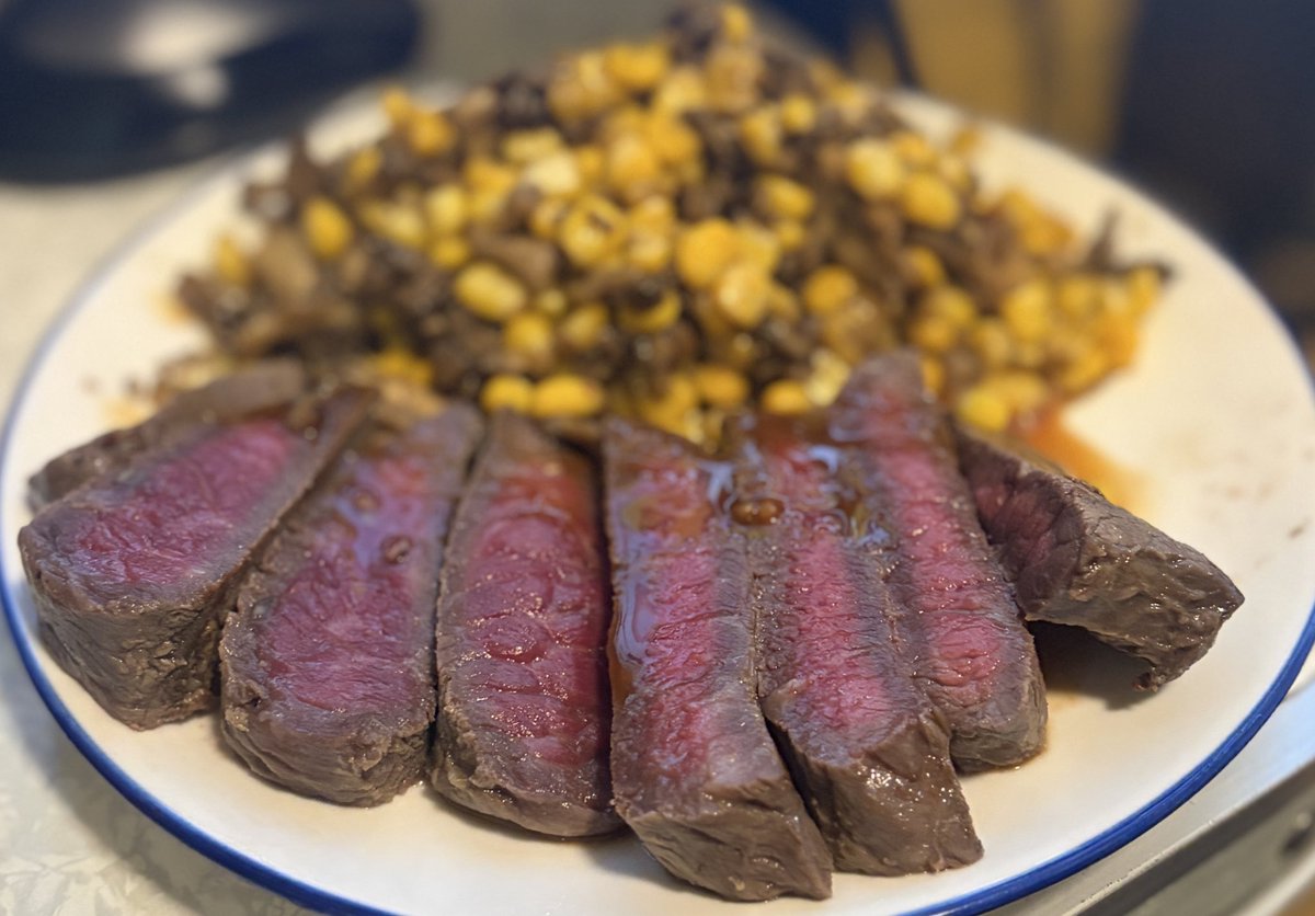 たびねこロック tweet media