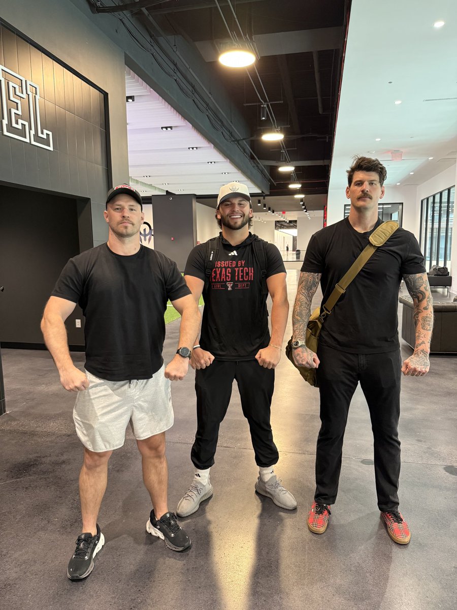 Taylor Lewan tweet media