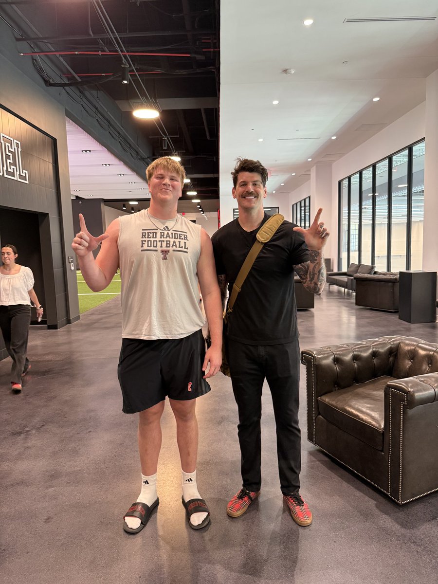 Taylor Lewan tweet media