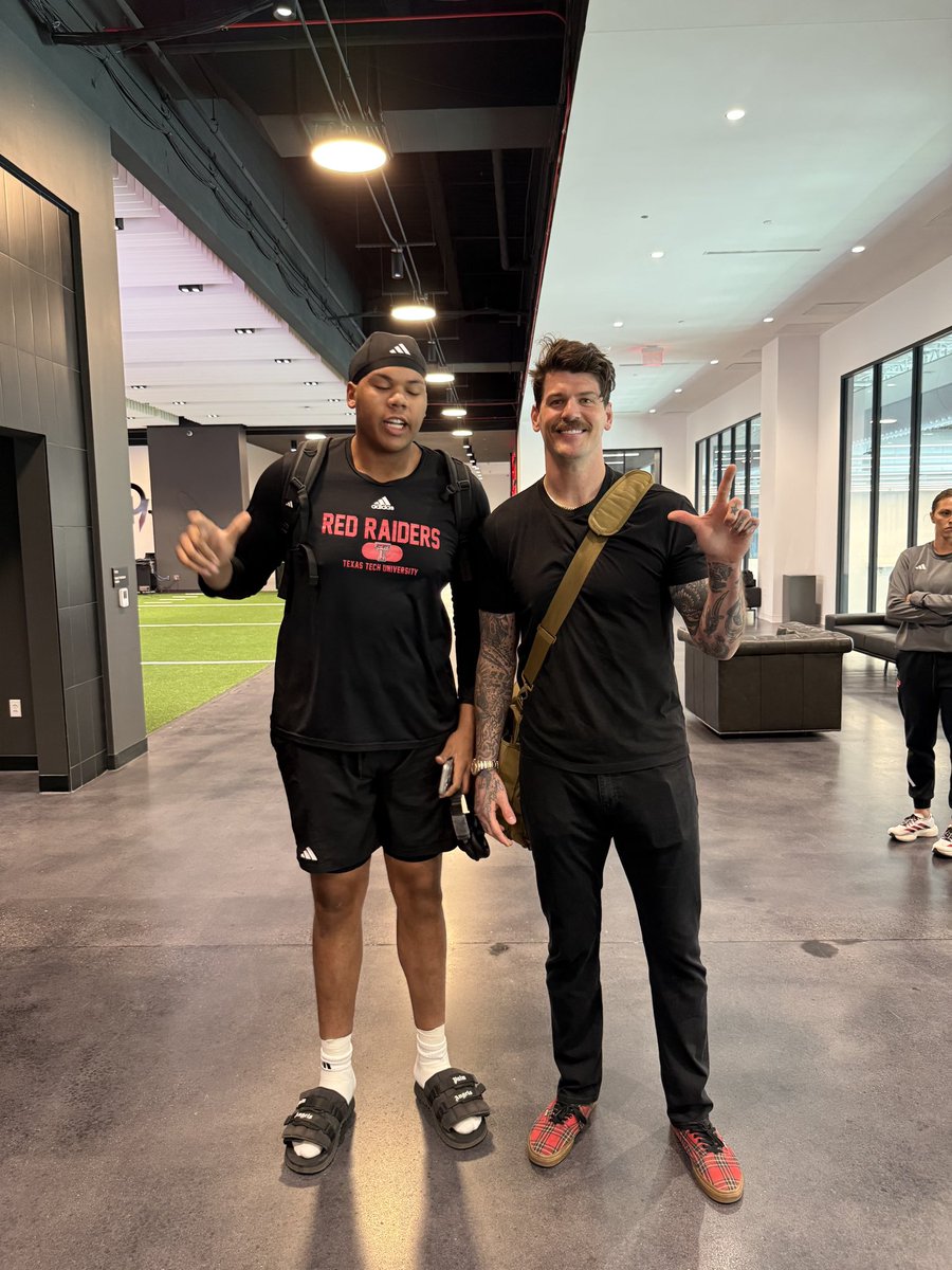 Taylor Lewan tweet media